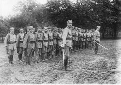Kurs szkoły oficerskiej Związku Strzeleckiego w Stróży -sierpień 1918. Fot. NAC. Sygn. 22-101