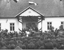 Uroczystość odsłonięcia tablicy pamiątkowej 20-lecie Szkoły Strzeleckiej w Stróży-NAC, Sygn.1-N-1763a-17
